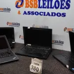 LOTE 380 - 04 NOTEBOOKS DE MARCAS E MODELOS DIVERSOS PARA RETIRA DE PEÇAS. (NO ESTADO) ATENÇÃO! FAZER A VISITAÇÃO ANTES DE ARREMATAR, NÃO SABEMOS SE FUNCIONA, LEILÃO NÃO TEM GARANTIA E NEM DEVOLUÇÃO, SUJEITO A POSSÍVEIS AVARIAS VISÍVEIS/OCULTAS E/OU AUSÊNCIA DE COMPONENTES.