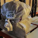 LOTE 402 - 63 CAPAS 75MM E 15 LUVAS DE CORRER 100MM. (NO ESTADO) ATENÇÃO! FAZER A VISITAÇÃO ANTES DE ARREMATAR, NÃO SABEMOS SE FUNCIONA. LEILÃO NÃO TEM GARANTIA E NEM DEVOLUÇÃO, SUJEITO A POSSÍVEIS AVARIAS VISÍVEIS/OCULTAS E/OU AUSÊNCIA DE COMPONENTES.