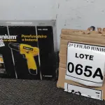 LOTE 065 - PARAFUSADEIRA A BATERIA 12V 2BITS E CARREGADOR. (NO ESTADO) ATENÇÃO! FAZER A VISITAÇÃO ANTES DE ARREMATAR, NÃO SABEMOS SE FUNCIONA, LEILÃO NÃO TEM GARANTIA E NEM DEVOLUÇÃO, SUJEITO A POSSÍVEIS AVARIAS VISÍVEIS/OCULTAS E/OU AUSÊNCIA DE COMPONENTES. 