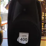 LOTE 332 - 01 CAIXA DE SOM MARCA PZ PRO ÁUDIO. (NO ESTADO) ATENÇÃO! FAZER A VISITAÇÃO ANTES DE ARREMATAR, NÃO SABEMOS SE FUNCIONA. LEILÃO NÃO TEM GARANTIA E NEM DEVOLUÇÃO, SUJEITO A POSSÍVEIS AVARIAS VISÍVEIS/OCULTAS E/OU AUSÊNCIA DE COMPONENTES.