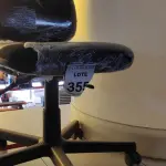 LOTE 355 - 01 CADEIRA PARA ESCRITÓRIO. (NO ESTADO) ATENÇÃO! FAZER A VISITAÇÃO ANTES DE ARREMATAR, NÃO SABEMOS SE FUNCIONA, LEILÃO NÃO TEM GARANTIA E NEM DEVOLUÇÃO, SUJEITO A POSSÍVEIS AVARIAS VISÍVEIS/OCULTAS E/OU AUSÊNCIA DE COMPONENTES.
