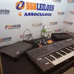 LOTE 216 - 01 TECLADO MARCA GIANINI, 01 COPO TÉRMICO, 01 DVR, 01 AMPLIFICADOR DE ÁUDIO JBL E 01 ROTEADOR. (NO ESTADO) ATENÇÃO! FAZER A VISITAÇÃO ANTES DE ARREMATAR, NÃO SABEMOS SE FUNCIONA, LEILÃO NÃO TEM GARANTIA E NEM DEVOLUÇÃO, SUJEITO A POSSÍVEIS AVARIAS VISÍVEIS/OCULTAS E/OU AUSÊNCIA DE COMPONENTES.