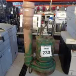 LOTE 233 - 01 BOMBA D’AGUA TRIFÁSICA. (NO ESTADO) ATENÇÃO! FAZER A VISITAÇÃO ANTES DE ARREMATAR, NÃO SABEMOS SE FUNCIONA, LEILÃO NÃO TEM GARANTIA E NEM DEVOLUÇÃO, SUJEITO A POSSÍVEIS AVARIAS VISÍVEIS/OCULTAS E/OU AUSÊNCIA DE COMPONENTES.