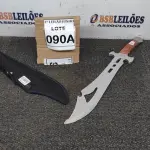 LOTE 090 - FACÃO  IMPORTADA AÇO INOXIDÁVEL CABO EM MADEIRA  FULL TANG BAINHA DE NYLON TAMANHO TOTAL 50CM PESO 526G JÁ AFIADA. (NO ESTADO) ATENÇÃO! FAZER A VISITAÇÃO ANTES DE ARREMATAR, NÃO SABEMOS SE FUNCIONA, LEILÃO NÃO TEM GARANTIA E NEM DEVOLUÇÃO, SUJEITO A POSSÍVEIS AVARIAS VISÍVEIS/OCULTAS E/OU AUSÊNCIA DE COMPONENTES.  