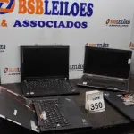 LOTE 350 - 05 NOTEBOOKS DE MARCAS E MODELOS DIVERSOS PARA RETIRADA DE PEÇAS. (NO ESTADO) ATENÇÃO! FAZER A VISITAÇÃO ANTES DE ARREMATAR, NÃO SABEMOS SE FUNCIONA, LEILÃO NÃO TEM GARANTIA E NEM DEVOLUÇÃO, SUJEITO A POSSÍVEIS AVARIAS VISÍVEIS/OCULTAS E/OU AUSÊNCIA DE COMPONENTES.