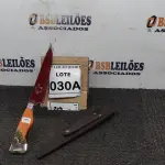 LOTE 030 - FACA ARTESANAL  AÇO INOX CABO HIBRIDO  MADEIRA E RESINA  BAINHA DE COURO LEGITIMO TAMANHO TOTAL 35,5CM 9 POLEGADAS PESO 236G JÁ AFIADA. (NO ESTADO) ATENÇÃO! FAZER A VISITAÇÃO ANTES DE ARREMATAR, NÃO SABEMOS SE FUNCIONA, LEILÃO NÃO TEM GARANTIA E NEM DEVOLUÇÃO, SUJEITO A POSSÍVEIS AVARIAS VISÍVEIS/OCULTAS E/OU AUSÊNCIA DE COMPONENTES.  