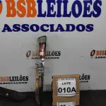 LOTE 010 - 01 FACA ARTESANAL AÇO INOX CABO HIBRIDO MADEIRA E RESINA  BAINHA DE COURO LEGITIMO 10POLEGADAS DE LAMINA TAMANHO TOTAL 39CM  PESO 327G JÁ AFIADA.   (NO ESTADO) ATENÇÃO! FAZER A VISITAÇÃO ANTES DE ARREMATAR, NÃO SABEMOS SE FUNCIONA, LEILÃO NÃO TEM GARANTIA E NEM DEVOLUÇÃO, SUJEITO A POSSÍVEIS AVARIAS VISÍVEIS/OCULTAS E/OU AUSÊNCIA DE COMPONENTES.