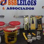 LOTE 361 - 01 LOTE COM FUNDO PREPARADOR DE PAREDES, ZARCÃO, SIKA E AGUARRÁS, ALICATE CRIMPA DOR, ALICATE MULTIUSO, ALICATE DE PRESSÃO E LINHAS PARA PEDREIRO. (NO ESTADO) ATENÇÃO! FAZER A VISITAÇÃO ANTES DE ARREMATAR, NÃO SABEMOS SE FUNCIONA. LEILÃO NÃO TEM GARANTIA E NEM DEVOLUÇÃO, SUJEITO A POSSÍVEIS AVARIAS VISÍVEIS/OCULTAS E/OU AUSÊNCIA DE COMPONENTES.