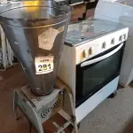 LOTE 281 - 01 LIQUIDIFICADOR INDUSTRIAL E 01 FOGÃO 5 BOCAS MARCA ESMALTEC. (NO ESTADO) ATENÇÃO! FAZER A VISITAÇÃO ANTES DE ARREMATAR, NÃO SABEMOS SE FUNCIONA. LEILÃO NÃO TEM GARANTIA E NEM DEVOLUÇÃO, SUJEITO A POSSÍVEIS AVARIAS VISÍVEIS/OCULTAS E/OU AUSÊNCIA DE COMPONENTES.