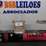 LOTE 025 - ARARA DUPLA MONTÁVEL  AÇO INOX SUPORTA 30KL 4 PÉS COM RODINHAS  POSSUI TRAVAS  TAMANHO A1.60CM L 0,94CM. (NO ESTADO) ATENÇÃO! FAZER A VISITAÇÃO ANTES DE ARREMATAR, NÃO SABEMOS SE FUNCIONA, LEILÃO NÃO TEM GARANTIA E NEM DEVOLUÇÃO, SUJEITO A POSSÍVEIS AVARIAS VISÍVEIS/OCULTAS E/OU AUSÊNCIA DE COMPONENTES. 
