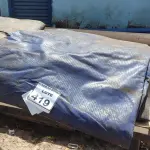 LOTE 333 - 01 LONA DE CAMINHÃO. (NO ESTADO) ATENÇÃO! FAZER A VISITAÇÃO ANTES DE ARREMATAR, NÃO SABEMOS SE FUNCIONA, LEILÃO NÃO TEM GARANTIA E NEM DEVOLUÇÃO, SUJEITO A POSSÍVEIS AVARIAS VISÍVEIS/OCULTAS E/OU AUSÊNCIA DE COMPONENTES.