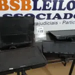 LOTE 119 - 05 MONITORES TV LCD. (NO ESTADO) ATENÇÃO! FAZER A VISITAÇÃO ANTES DE ARREMATAR, NÃO SABEMOS SE FUNCIONA. LEILÃO NÃO TEM GARANTIA E NEM DEVOLUÇÃO, SUJEITO A POSSÍVEIS AVARIAS VISÍVEIS/OCULTAS E/OU AUSÊNCIA DE COMPONENTES.