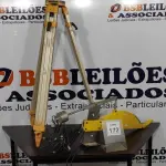 LOTE 172 - 01 TRIPÉ PARA TOPOGRAFIA, 01 PROTEÇÃO DE SERRA CIRCULAR E VÁRIAS RESISTÊNCIAS ELÉTRICAS. (NO ESTADO) ATENÇÃO! FAZER A VISITAÇÃO ANTES DE ARREMATAR, NÃO SABEMOS SE FUNCIONA. LEILÃO NÃO TEM GARANTIA E NEM DEVOLUÇÃO, SUJEITO A POSSÍVEIS AVARIAS VISÍVEIS/OCULTAS E/OU AUSÊNCIA DE COMPONENTES.