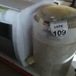 LOTE 109 - 01 LAVADORA DE LOUÇA MARCA BRASTEMP E 01 CENTRIFUGADOR DE ROUPA MARCA ARNO. (NO ESTADO) ATENÇÃO! FAZER A VISITAÇÃO ANTES DE ARREMATAR, NÃO SABEMOS SE FUNCIONA. LEILÃO NÃO TEM GARANTIA E NEM DEVOLUÇÃO, SUJEITO A POSSÍVEIS AVARIAS VISÍVEIS/OCULTAS E/OU AUSÊNCIA DE COMPONENTES.