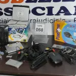 LOTE 068 - 01 PLAY TV USB, 01 DVD PORTÁTIL E 01 ANTENA PARA TV ABERTA.  (NO ESTADO) ATENÇÃO! FAZER A VISITAÇÃO ANTES DE ARREMATAR, NÃO SABEMOS SE FUNCIONA. LEILÃO NÃO TEM GARANTIA E NEM DEVOLUÇÃO, SUJEITO A POSSÍVEIS AVARIAS VISÍVEIS/OCULTAS E/OU AUSÊNCIA DE COMPONENTES.