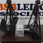 LOTE 169 - 02 TRIPÉS PARA CÂMERAS FOTOGRÁFICAS MARCA TOMATE. (NO ESTADO) ATENÇÃO! FAZER A VISITAÇÃO ANTES DE ARREMATAR, NÃO SABEMOS SE FUNCIONA. LEILÃO NÃO TEM GARANTIA E NEM DEVOLUÇÃO, SUJEITO A POSSÍVEIS AVARIAS VISÍVEIS/OCULTAS E/OU AUSÊNCIA DE COMPONENTES.