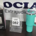LOTE 082 - 01 COPO TÉRMICO STANLEY DE 1200ML NA COR AZUL. (NO ESTADO) ATENÇÃO! FAZER A VISITAÇÃO ANTES DE ARREMATAR, NÃO SABEMOS SE FUNCIONA. LEILÃO NÃO TEM GARANTIA E NEM DEVOLUÇÃO, SUJEITO A POSSÍVEIS AVARIAS VISÍVEIS/OCULTAS E/OU AUSÊNCIA DE COMPONENTES.