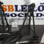 LOTE 133 - 02 TRIPÉS PARA CÂMERAS FOTOGRÁFICAS. (NO ESTADO) ATENÇÃO! FAZER A VISITAÇÃO ANTES DE ARREMATAR, NÃO SABEMOS SE FUNCIONA. LEILÃO NÃO TEM GARANTIA E NEM DEVOLUÇÃO, SUJEITO A POSSÍVEIS AVARIAS VISÍVEIS/OCULTAS E/OU AUSÊNCIA DE COMPONENTES.