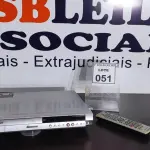 LOTE 051 - 01 APARELHO DE DVD PIONEER COM CONTROLE REMOTO 110V. (NO ESTADO) ATENÇÃO! FAZER A VISITAÇÃO ANTES DE ARREMATAR, NÃO SABEMOS SE FUNCIONA. LEILÃO NÃO TEM GARANTIA E NEM DEVOLUÇÃO, SUJEITO A POSSÍVEIS AVARIAS VISÍVEIS/OCULTAS E/OU AUSÊNCIA DE COMPONENTES.