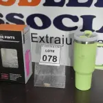LOTE 078 - 01 COPO TÉRMICO STANLEY DE 1200ML NA COR VERDE. (NO ESTADO) ATENÇÃO! FAZER A VISITAÇÃO ANTES DE ARREMATAR, NÃO SABEMOS SE FUNCIONA. LEILÃO NÃO TEM GARANTIA E NEM DEVOLUÇÃO, SUJEITO A POSSÍVEIS AVARIAS VISÍVEIS/OCULTAS E/OU AUSÊNCIA DE COMPONENTES.