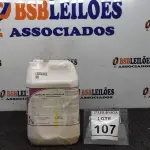 LOTE 107 - 02 REMOVEDORES DE CERA E ACABAMENTOS COM 5L CADA. (NO ESTADO) ATENÇÃO! FAZER A VISITAÇÃO ANTES DE ARREMATAR, NÃO SABEMOS SE FUNCIONA. LEILÃO NÃO TEM GARANTIA E NEM DEVOLUÇÃO, SUJEITO A POSSÍVEIS AVARIAS VISÍVEIS/OCULTAS E/OU AUSÊNCIA DE COMPONENTES.