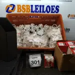 LOTE 301 - 20 PASTAS ORGANIZADORAS, 11 CAIXAS DE COLA BASTÃO COM 12 UNIDADES CADA E GRANDE QUANTIDADE DE MATÉRIAS ELÉTRICOS DIVERSOS. (NO ESTADO) ATENÇÃO! FAZER A VISITAÇÃO ANTES DE ARREMATAR, NÃO SABEMOS SE FUNCIONA. LEILÃO NÃO TEM GARANTIA E NEM DEVOLUÇÃO, SUJEITO A POSSÍVEIS AVARIAS VISÍVEIS/OCULTAS E/OU AUSÊNCIA DE COMPONENTES.