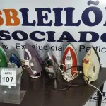 LOTE 107 - 07 FERROS DE PASSAR ROUPAS DE MARCAS E MODELOS DIVERSOS. (NO ESTADO) ATENÇÃO! FAZER A VISITAÇÃO ANTES DE ARREMATAR, NÃO SABEMOS SE FUNCIONA. LEILÃO NÃO TEM GARANTIA E NEM DEVOLUÇÃO, SUJEITO A POSSÍVEIS AVARIAS VISÍVEIS/OCULTAS E/OU AUSÊNCIA DE COMPONENTES.