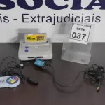 LOTE 037 - 01 SUPER NINTENDO COM 02 CONTROLES, CABOS E 01 CARTUCHO. (NO ESTADO) ATENÇÃO! FAZER A VISITAÇÃO ANTES DE ARREMATAR, NÃO SABEMOS SE FUNCIONA. LEILÃO NÃO TEM GARANTIA E NEM DEVOLUÇÃO, SUJEITO A POSSÍVEIS AVARIAS VISÍVEIS/OCULTAS E/OU AUSÊNCIA DE COMPONENTES.