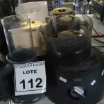 LOTE 112 - 01 LOTE COM VÁRIAS CAFETEIRAS, SANDUICHEIRA, CHALEIRA, BASE DE LIQUIDIFICADOR E ELETRODOMÉSTICOS DIVERS. (NO ESTADO) ATENÇÃO! FAZER A VISITAÇÃO ANTES DE ARREMATAR, NÃO SABEMOS SE FUNCIONA. LEILÃO NÃO TEM GARANTIA E NEM DEVOLUÇÃO, SUJEITO A POSSÍVEIS AVARIAS VISÍVEIS/OCULTAS E/OU AUSÊNCIA DE COMPONENTES.