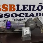 LOTE 167 - 01 ASPIRADOR DE PÓ PORTÁTIL MARCA DYSON. (NO ESTADO) ATENÇÃO! FAZER A VISITAÇÃO ANTES DE ARREMATAR, NÃO SABEMOS SE FUNCIONA. LEILÃO NÃO TEM GARANTIA E NEM DEVOLUÇÃO, SUJEITO A POSSÍVEIS AVARIAS VISÍVEIS/OCULTAS E/OU AUSÊNCIA DE COMPONENTES.