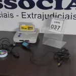 LOTE 037 - 01 SUPER NINTENDO COM 02 CONTROLES, CABOS E 01 CARTUCHO. (NO ESTADO) ATENÇÃO! FAZER A VISITAÇÃO ANTES DE ARREMATAR, NÃO SABEMOS SE FUNCIONA. LEILÃO NÃO TEM GARANTIA E NEM DEVOLUÇÃO, SUJEITO A POSSÍVEIS AVARIAS VISÍVEIS/OCULTAS E/OU AUSÊNCIA DE COMPONENTES.