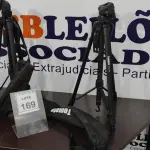 LOTE 169 - 02 TRIPÉS PARA CÂMERAS FOTOGRÁFICAS MARCA TOMATE. (NO ESTADO) ATENÇÃO! FAZER A VISITAÇÃO ANTES DE ARREMATAR, NÃO SABEMOS SE FUNCIONA. LEILÃO NÃO TEM GARANTIA E NEM DEVOLUÇÃO, SUJEITO A POSSÍVEIS AVARIAS VISÍVEIS/OCULTAS E/OU AUSÊNCIA DE COMPONENTES.
