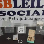 LOTE 013 - 01 LOTE COM DIVERSAS BIJUTERIAS. (NO ESTADO) ATENÇÃO! FAZER A VISITAÇÃO ANTES DE ARREMATAR, NÃO SABEMOS SE FUNCIONA. LEILÃO NÃO TEM GARANTIA E NEM DEVOLUÇÃO, SUJEITO A POSSÍVEIS AVARIAS VISÍVEIS/OCULTAS E/OU AUSÊNCIA DE COMPONENTES.