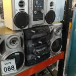LOTE 088 - 02 APARELHOS DE SOM SENDO 01 MARCA PANASONIC E 01 MARCA PHILCO. (NO ESTADO) ATENÇÃO! FAZER A VISITAÇÃO ANTES DE ARREMATAR, NÃO SABEMOS SE FUNCIONA. LEILÃO NÃO TEM GARANTIA E NEM DEVOLUÇÃO, SUJEITO A POSSÍVEIS AVARIAS VISÍVEIS/OCULTAS E/OU AUSÊNCIA DE COMPONENTES.