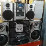 LOTE 088 - 02 APARELHOS DE SOM SENDO 01 MARCA PANASONIC E 01 MARCA PHILCO. (NO ESTADO) ATENÇÃO! FAZER A VISITAÇÃO ANTES DE ARREMATAR, NÃO SABEMOS SE FUNCIONA. LEILÃO NÃO TEM GARANTIA E NEM DEVOLUÇÃO, SUJEITO A POSSÍVEIS AVARIAS VISÍVEIS/OCULTAS E/OU AUSÊNCIA DE COMPONENTES.