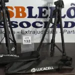 LOTE 133 - 02 TRIPÉS PARA CÂMERAS FOTOGRÁFICAS. (NO ESTADO) ATENÇÃO! FAZER A VISITAÇÃO ANTES DE ARREMATAR, NÃO SABEMOS SE FUNCIONA. LEILÃO NÃO TEM GARANTIA E NEM DEVOLUÇÃO, SUJEITO A POSSÍVEIS AVARIAS VISÍVEIS/OCULTAS E/OU AUSÊNCIA DE COMPONENTES.
