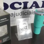 LOTE 082 - 01 COPO TÉRMICO STANLEY DE 1200ML NA COR AZUL. (NO ESTADO) ATENÇÃO! FAZER A VISITAÇÃO ANTES DE ARREMATAR, NÃO SABEMOS SE FUNCIONA. LEILÃO NÃO TEM GARANTIA E NEM DEVOLUÇÃO, SUJEITO A POSSÍVEIS AVARIAS VISÍVEIS/OCULTAS E/OU AUSÊNCIA DE COMPONENTES.