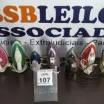 LOTE 107 - 07 FERROS DE PASSAR ROUPAS DE MARCAS E MODELOS DIVERSOS. (NO ESTADO) ATENÇÃO! FAZER A VISITAÇÃO ANTES DE ARREMATAR, NÃO SABEMOS SE FUNCIONA. LEILÃO NÃO TEM GARANTIA E NEM DEVOLUÇÃO, SUJEITO A POSSÍVEIS AVARIAS VISÍVEIS/OCULTAS E/OU AUSÊNCIA DE COMPONENTES.