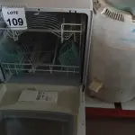 LOTE 109 - 01 LAVADORA DE LOUÇA MARCA BRASTEMP E 01 CENTRIFUGADOR DE ROUPA MARCA ARNO. (NO ESTADO) ATENÇÃO! FAZER A VISITAÇÃO ANTES DE ARREMATAR, NÃO SABEMOS SE FUNCIONA. LEILÃO NÃO TEM GARANTIA E NEM DEVOLUÇÃO, SUJEITO A POSSÍVEIS AVARIAS VISÍVEIS/OCULTAS E/OU AUSÊNCIA DE COMPONENTES.