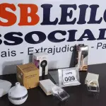 LOTE 008 - 02 PARES DE SANDÁLIAS HAVAIANAS MODELO FEMININO NUMERAÇÕES 35.  (NO ESTADO) ATENÇÃO! FAZER A VISITAÇÃO ANTES DE ARREMATAR, NÃO SABEMOS SE FUNCIONA. LEILÃO NÃO TEM GARANTIA E NEM DEVOLUÇÃO, SUJEITO A POSSÍVEIS AVARIAS VISÍVEIS/OCULTAS E/OU AUSÊNCIA DE COMPONENTES.