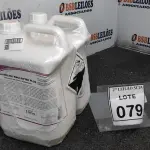 LOTE 079 - 02 REMOVEDORES DE CERA E ACABAMENTOS COM 5L CADA. (NO ESTADO) ATENÇÃO! FAZER A VISITAÇÃO ANTES DE ARREMATAR, NÃO SABEMOS SE FUNCIONA. LEILÃO NÃO TEM GARANTIA E NEM DEVOLUÇÃO, SUJEITO A POSSÍVEIS AVARIAS VISÍVEIS/OCULTAS E/OU AUSÊNCIA DE COMPONENTES.