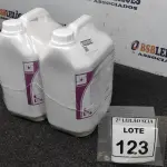 LOTE 123 - 02 REMOVEDORES DE CERA E ACABAMENTOS COM 5L CADA. (NO ESTADO) ATENÇÃO! FAZER A VISITAÇÃO ANTES DE ARREMATAR, NÃO SABEMOS SE FUNCIONA. LEILÃO NÃO TEM GARANTIA E NEM DEVOLUÇÃO, SUJEITO A POSSÍVEIS AVARIAS VISÍVEIS/OCULTAS E/OU AUSÊNCIA DE COMPONENTES.