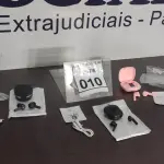 LOTE 010 - 02 FONES DE OUVIDO BLUETOOTH.  (NO ESTADO) ATENÇÃO! FAZER A VISITAÇÃO ANTES DE ARREMATAR, NÃO SABEMOS SE FUNCIONA. LEILÃO NÃO TEM GARANTIA E NEM DEVOLUÇÃO, SUJEITO A POSSÍVEIS AVARIAS VISÍVEIS/OCULTAS E/OU AUSÊNCIA DE COMPONENTES.
