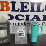 LOTE 082 - 01 COPO TÉRMICO STANLEY DE 1200ML NA COR AZUL. (NO ESTADO) ATENÇÃO! FAZER A VISITAÇÃO ANTES DE ARREMATAR, NÃO SABEMOS SE FUNCIONA. LEILÃO NÃO TEM GARANTIA E NEM DEVOLUÇÃO, SUJEITO A POSSÍVEIS AVARIAS VISÍVEIS/OCULTAS E/OU AUSÊNCIA DE COMPONENTES.