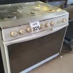LOTE 326 - 01 FOGÃO 06 BOCAS E 01 MICRO-ONDAS MARCA SANYO. (NO ESTADO) ATENÇÃO! FAZER A VISITAÇÃO ANTES DE ARREMATAR, NÃO SABEMOS SE FUNCIONA. LEILÃO NÃO TEM GARANTIA E NEM DEVOLUÇÃO, SUJEITO A POSSÍVEIS AVARIAS VISÍVEIS/OCULTAS E/OU AUSÊNCIA DE COMPONENTES.