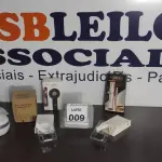 LOTE 008 - 02 PARES DE SANDÁLIAS HAVAIANAS MODELO FEMININO NUMERAÇÕES 35.  (NO ESTADO) ATENÇÃO! FAZER A VISITAÇÃO ANTES DE ARREMATAR, NÃO SABEMOS SE FUNCIONA. LEILÃO NÃO TEM GARANTIA E NEM DEVOLUÇÃO, SUJEITO A POSSÍVEIS AVARIAS VISÍVEIS/OCULTAS E/OU AUSÊNCIA DE COMPONENTES.