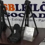 LOTE 180 - 02 TRIPÉS PARA CÂMERAS FOTOGRÁFICAS MARCA TOMATE E LUCACELL. (NO ESTADO) ATENÇÃO! FAZER A VISITAÇÃO ANTES DE ARREMATAR, NÃO SABEMOS SE FUNCIONA. LEILÃO NÃO TEM GARANTIA E NEM DEVOLUÇÃO, SUJEITO A POSSÍVEIS AVARIAS VISÍVEIS/OCULTAS E/OU AUSÊNCIA DE COMPONENTES.