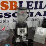 LOTE 228 - 01 MULTIPROCESSADOR MARCA MONDIAL, 01 BASE DE LIQUIDIFICADOR E 01 COPO AVULSO. (NO ESTADO) ATENÇÃO! FAZER A VISITAÇÃO ANTES DE ARREMATAR, NÃO SABEMOS SE FUNCIONA. LEILÃO NÃO TEM GARANTIA E NEM DEVOLUÇÃO, SUJEITO A POSSÍVEIS AVARIAS VISÍVEIS/OCULTAS E/OU AUSÊNCIA DE COMPONENTES.