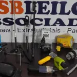 LOTE 056 - 01 LOTE COM DIVERSAS LANTERNAS, PAU DE SELFIE, BOMBA DE AR E BALANÇA DIGITAL. (NO ESTADO) ATENÇÃO! FAZER A VISITAÇÃO ANTES DE ARREMATAR, NÃO SABEMOS SE FUNCIONA. LEILÃO NÃO TEM GARANTIA E NEM DEVOLUÇÃO, SUJEITO A POSSÍVEIS AVARIAS VISÍVEIS/OCULTAS E/OU AUSÊNCIA DE COMPONENTES.