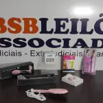 LOTE 020 - 01 ESCOVA ELÉTRICA, 01 MASSAGEADOR E DECORADOR DE UNHAS.  (NO ESTADO) ATENÇÃO! FAZER A VISITAÇÃO ANTES DE ARREMATAR, NÃO SABEMOS SE FUNCIONA. LEILÃO NÃO TEM GARANTIA E NEM DEVOLUÇÃO, SUJEITO A POSSÍVEIS AVARIAS VISÍVEIS/OCULTAS E/OU AUSÊNCIA DE COMPONENTES.